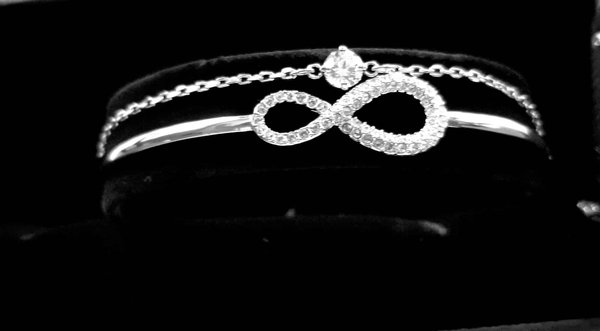 Offrez un bracelet infini à votre partenaire