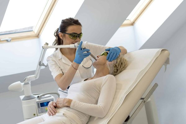 Pourquoi se rendre dans un centre médical laser à Rennes ?