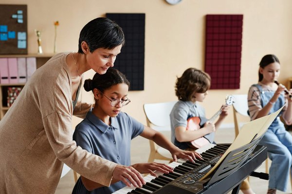 Accords et émotions : apprendre un instrument pour le plaisir musical